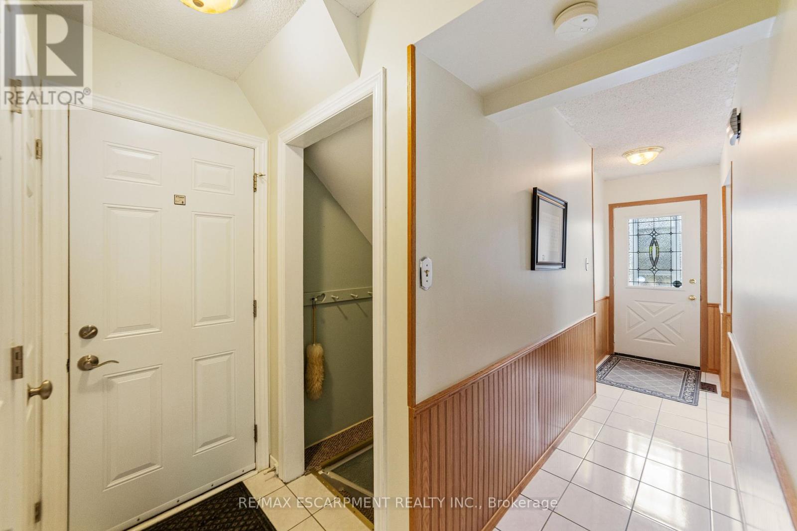 47 Leaway Avenue, Hamilton, Ontario  L8W 1S7 - Photo 4 - X12380207