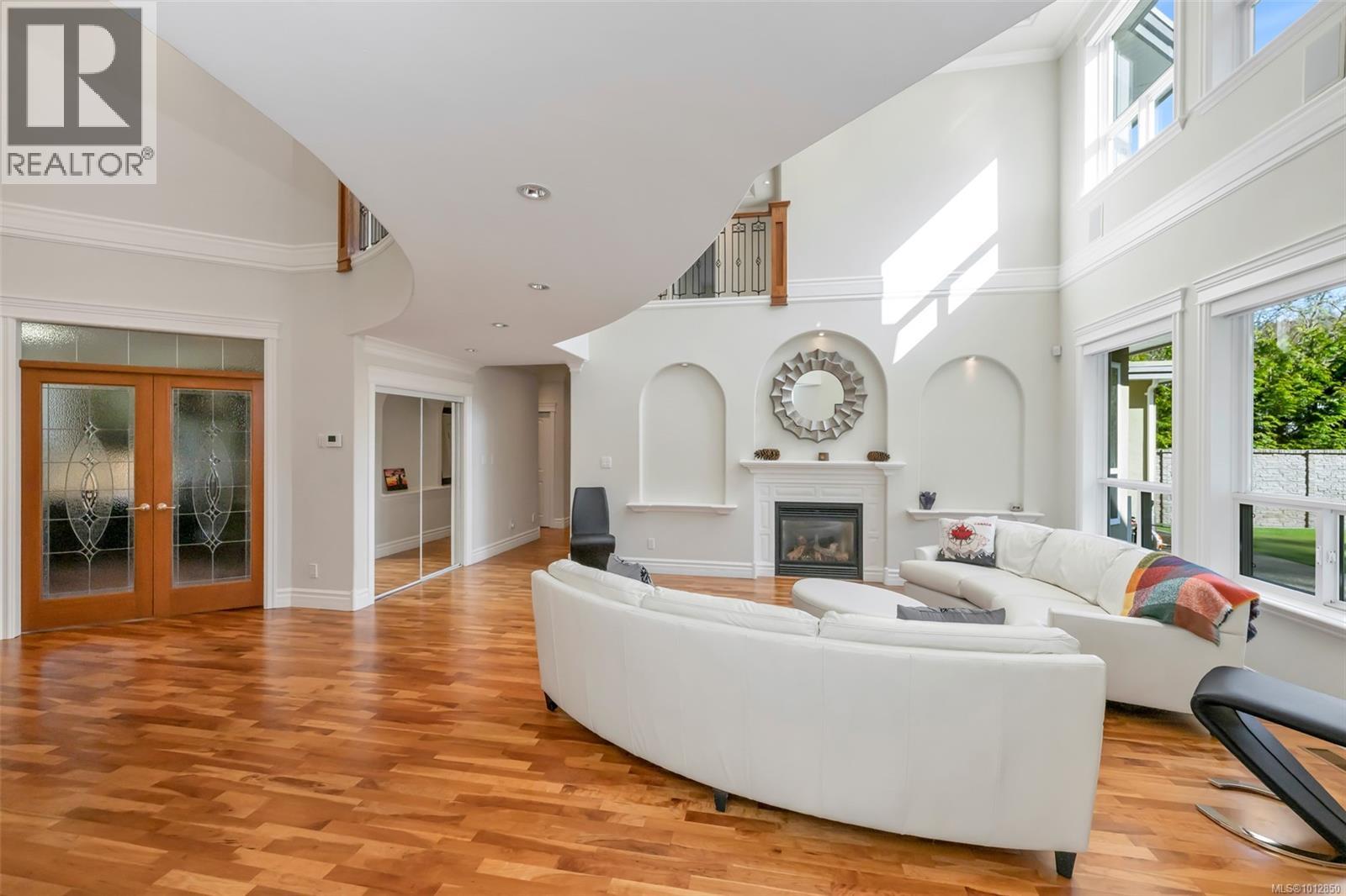 4668 Cordova Bay Rd, Saanich, British Columbia  V8X 3V7 - Photo 10 - 1012850