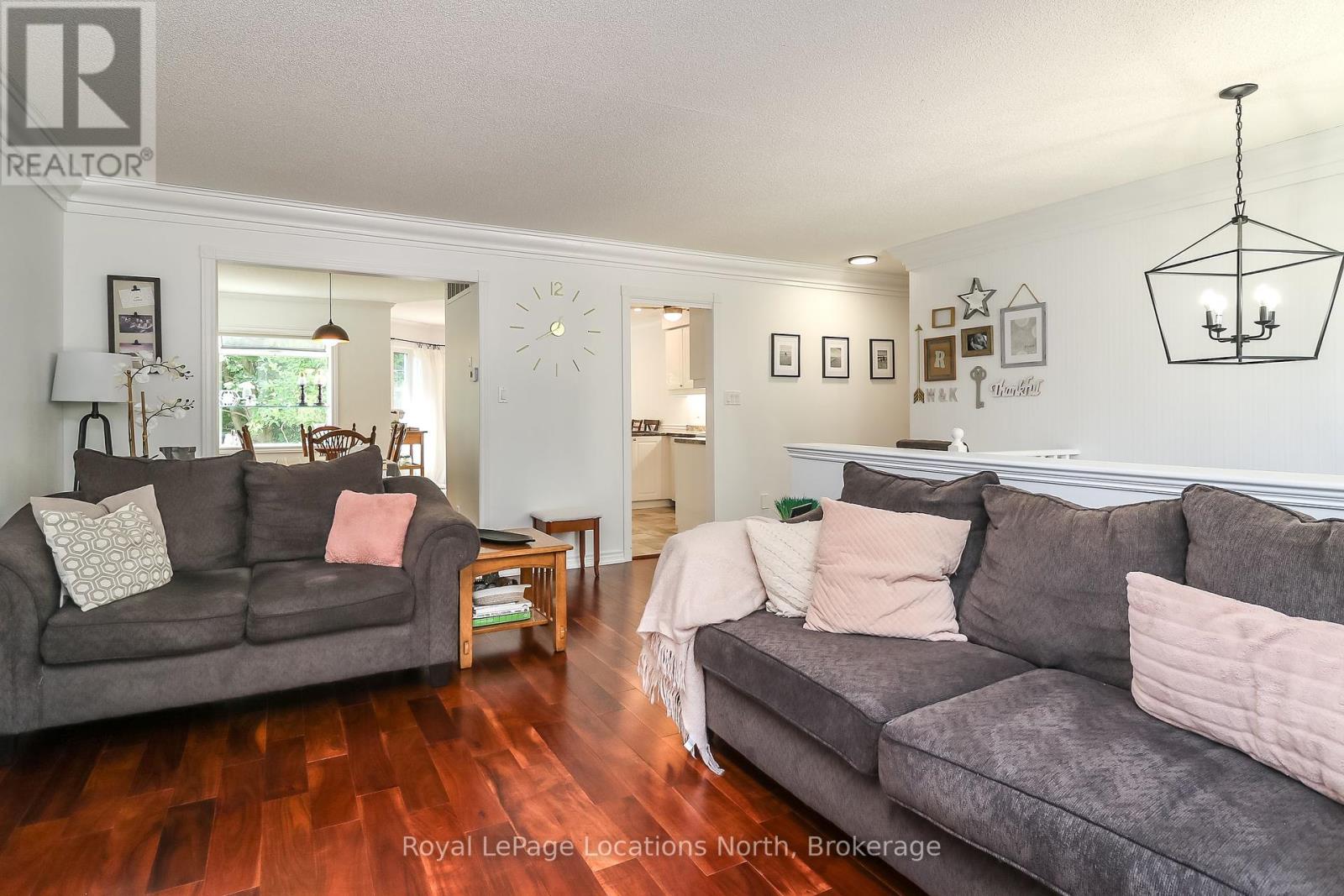 160 Fernbrook Drive, Wasaga Beach, Ontario  L9Z 1G9 - Photo 10 - S12380610