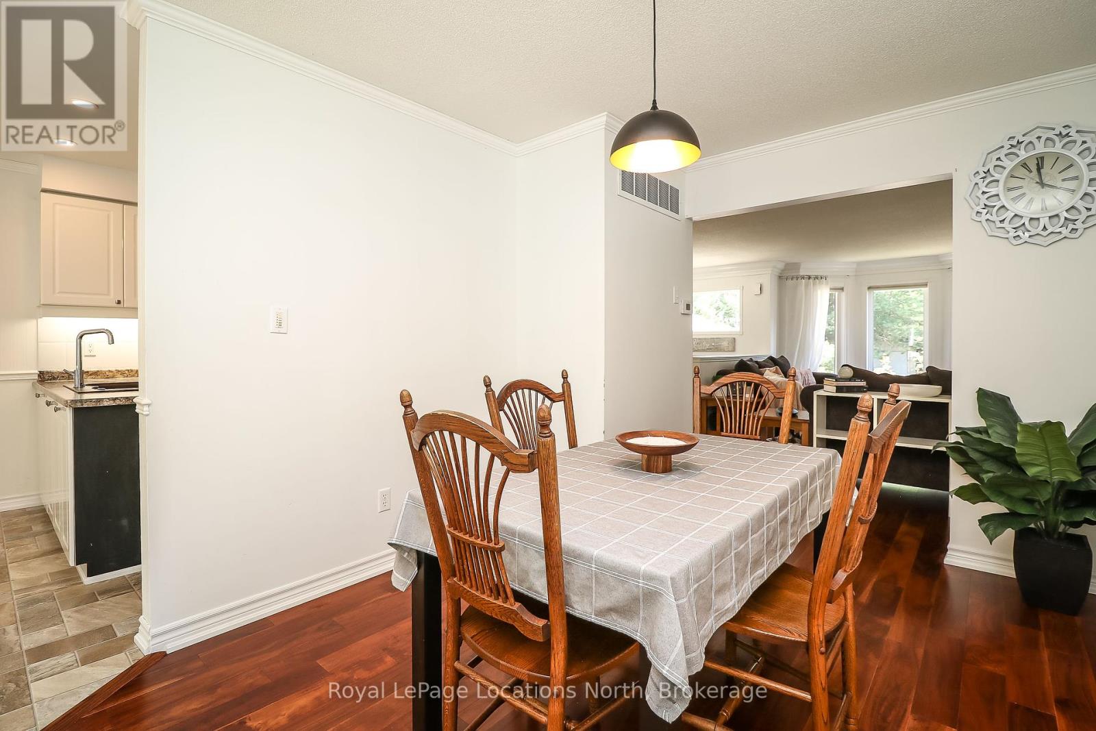 160 Fernbrook Drive, Wasaga Beach, Ontario  L9Z 1G9 - Photo 11 - S12380610