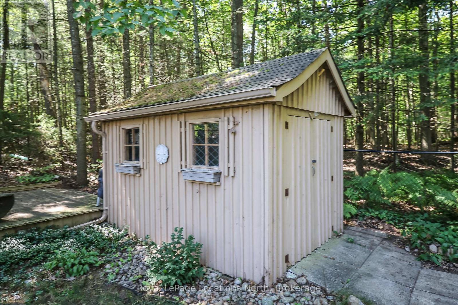 160 Fernbrook Drive, Wasaga Beach, Ontario  L9Z 1G9 - Photo 43 - S12380610