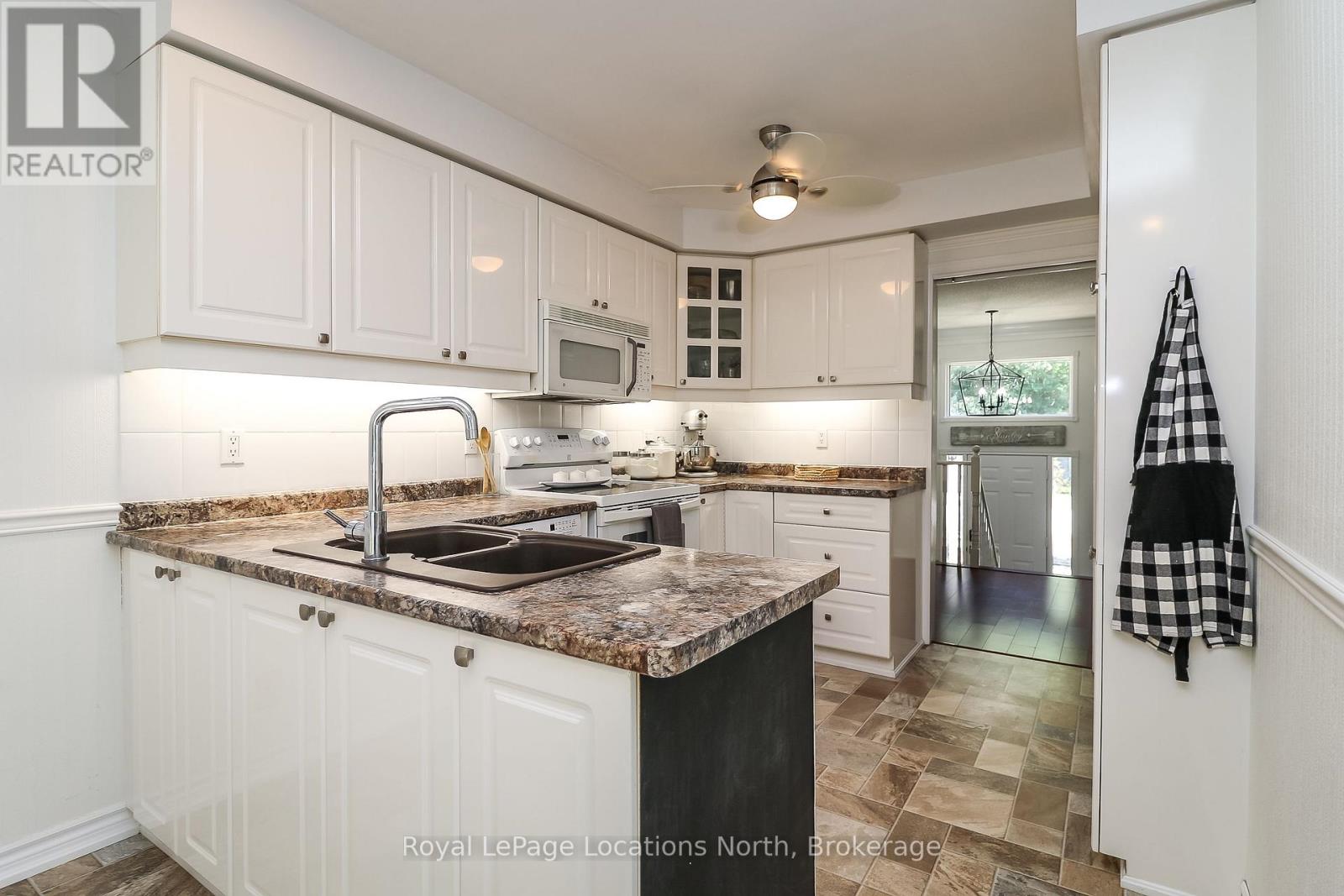 160 Fernbrook Drive, Wasaga Beach, Ontario  L9Z 1G9 - Photo 7 - S12380610