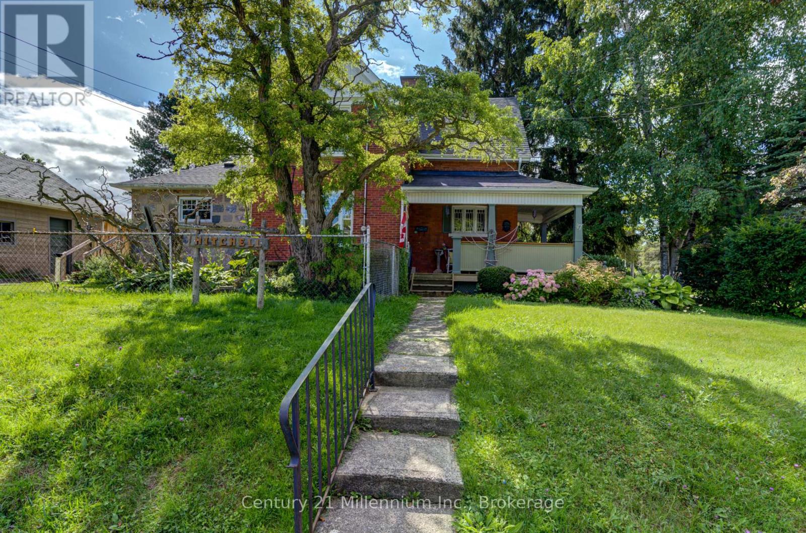 47 Pearson Street, Meaford, Ontario  N4L 1K7 - Photo 2 - X12380596