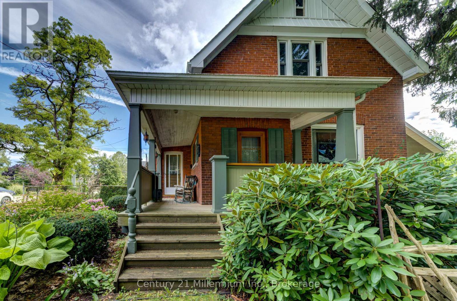 47 Pearson Street, Meaford, Ontario  N4L 1K7 - Photo 3 - X12380596