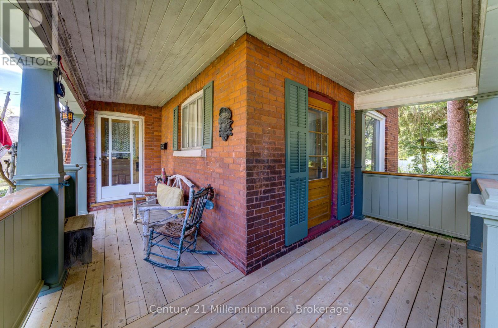47 Pearson Street, Meaford, Ontario  N4L 1K7 - Photo 6 - X12380596