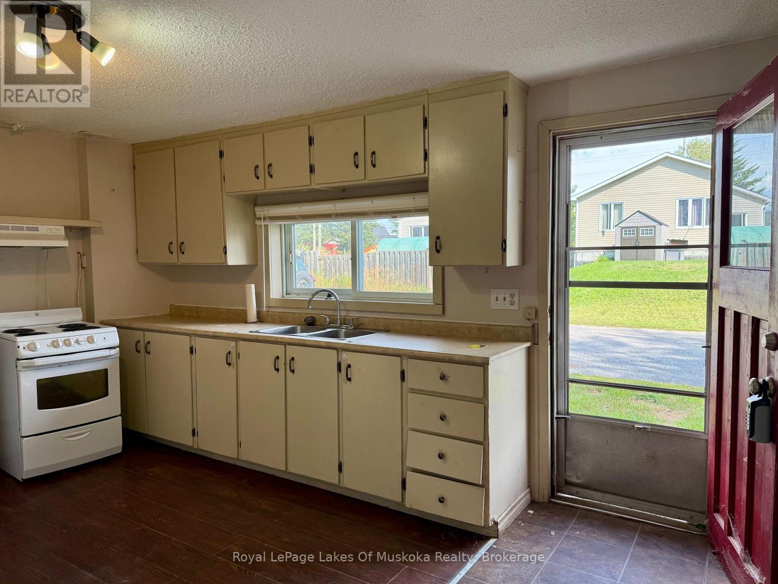 16 Barbara Street, Perry, Ontario  P0A 1R0 - Photo 2 - X12380643