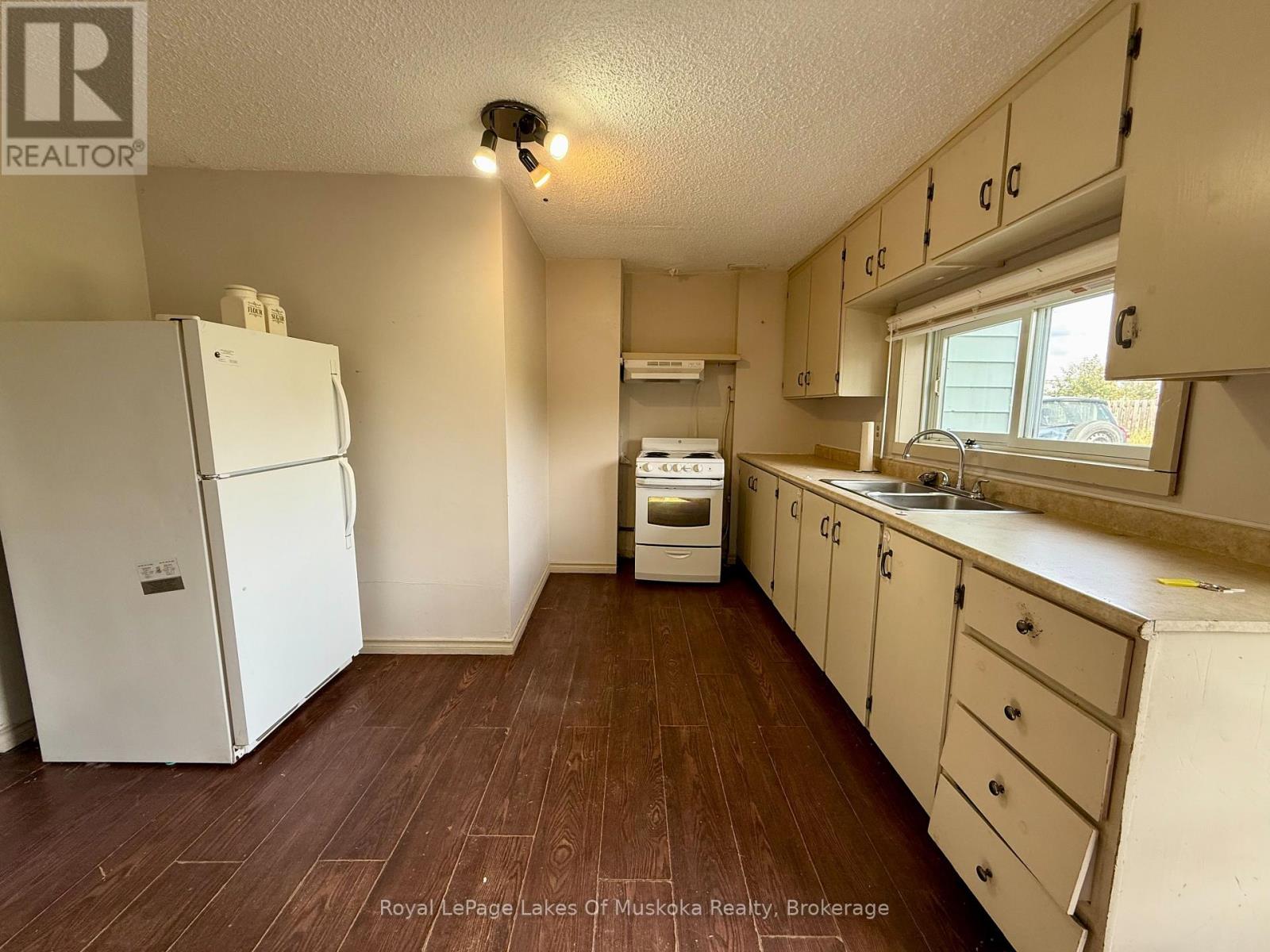 16 Barbara Street, Perry, Ontario  P0A 1R0 - Photo 4 - X12380643