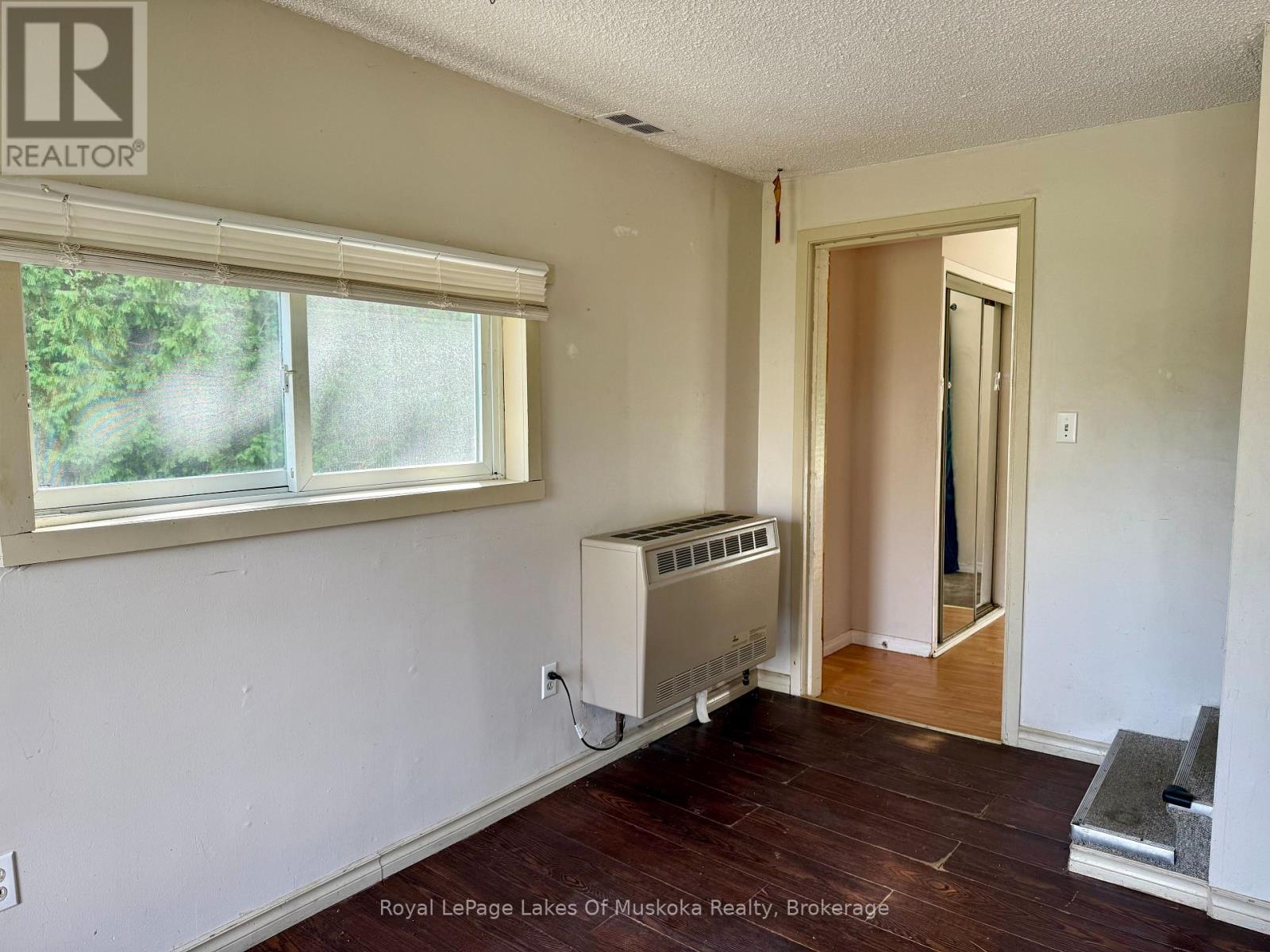 16 Barbara Street, Perry, Ontario  P0A 1R0 - Photo 5 - X12380643