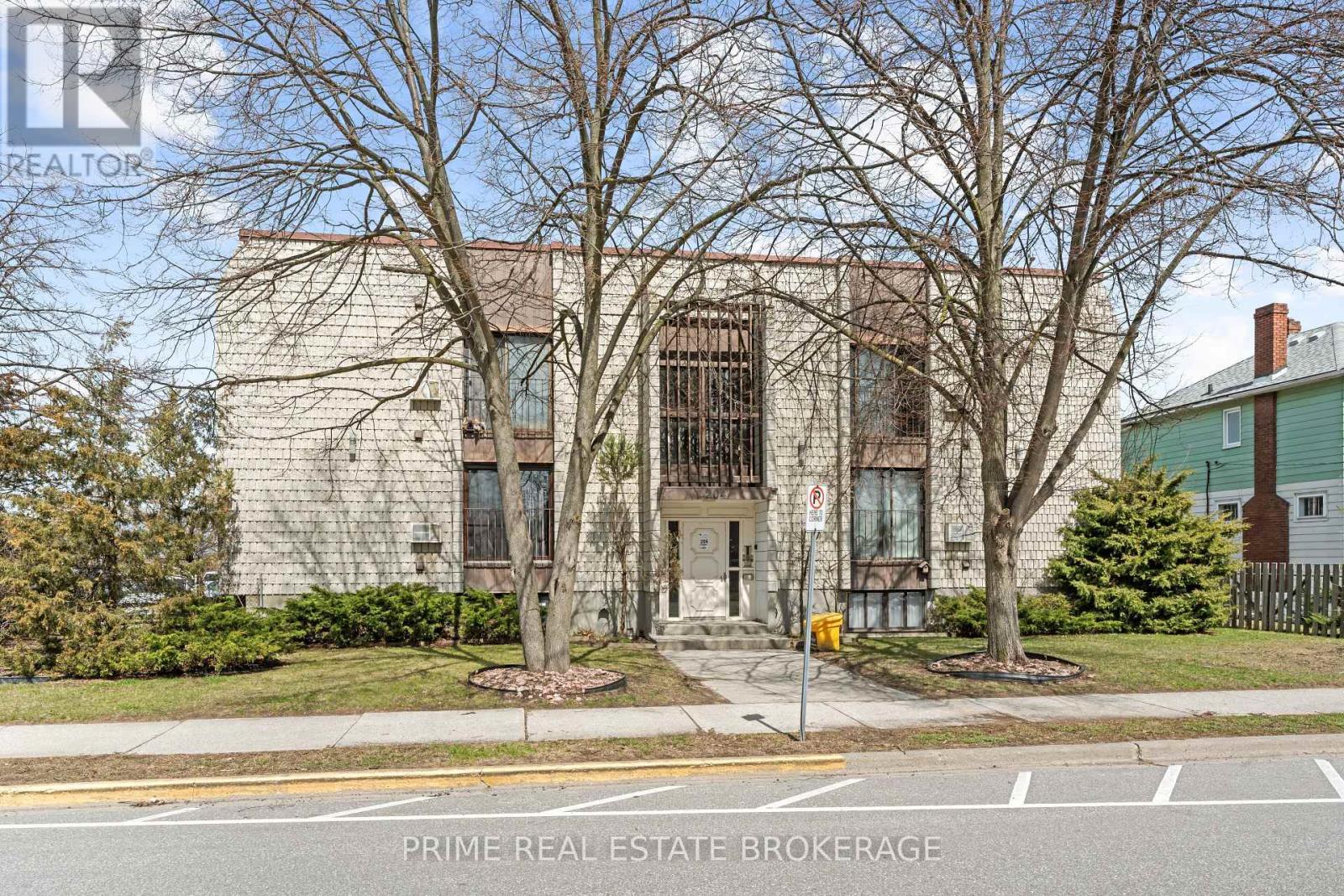 204 Michigan Avenue, Point Edward, Ontario  N7V 1E8 - Photo 3 - X12380696