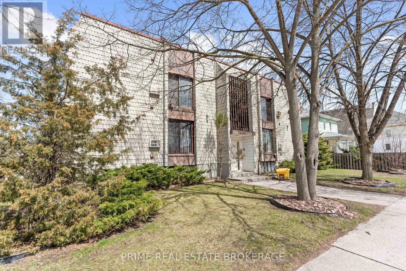 204 Michigan Avenue, Point Edward, Ontario  N7V 1E8 - Photo 4 - X12380696