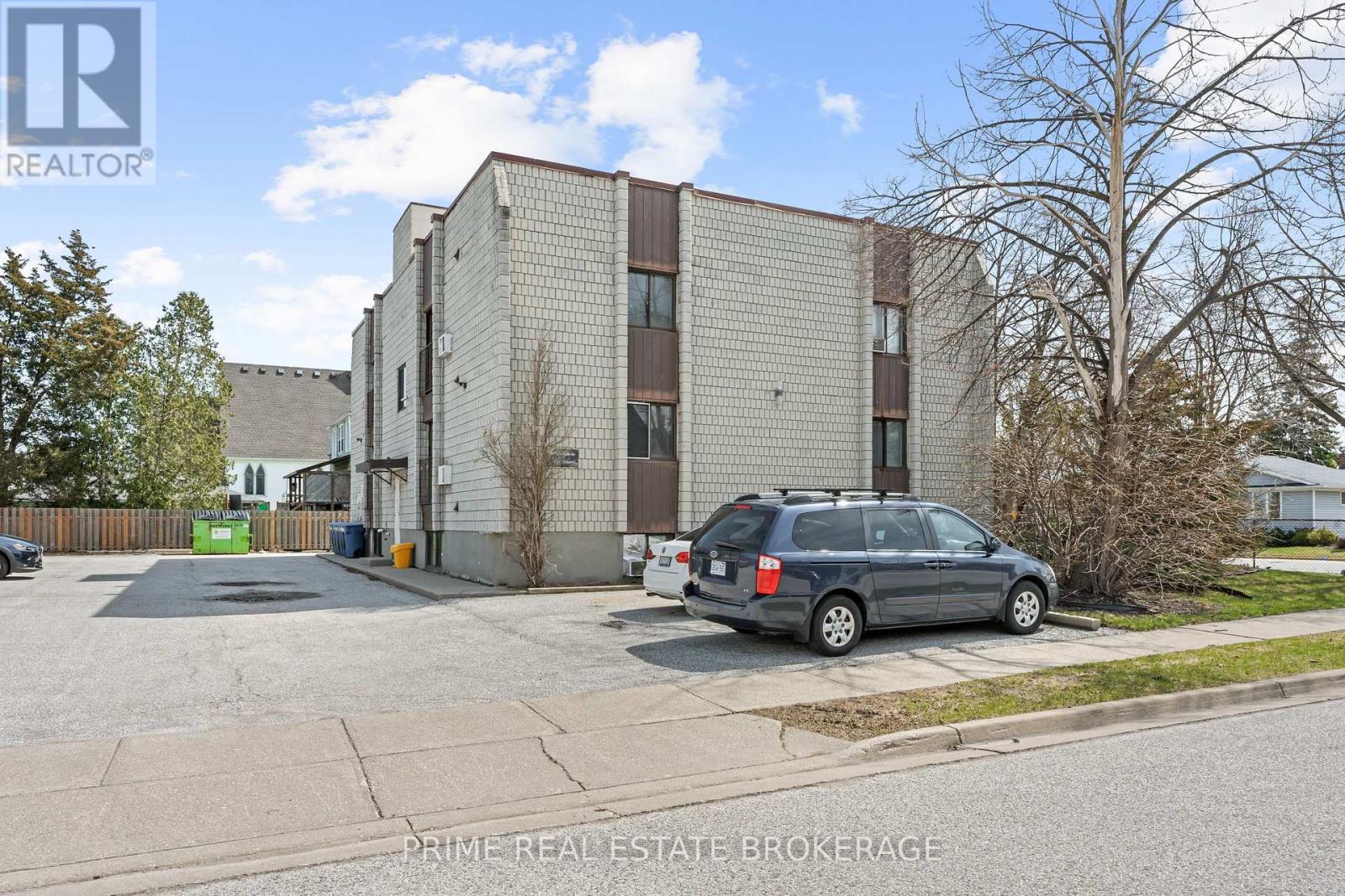 204 Michigan Avenue, Point Edward, Ontario  N7V 1E8 - Photo 5 - X12380696