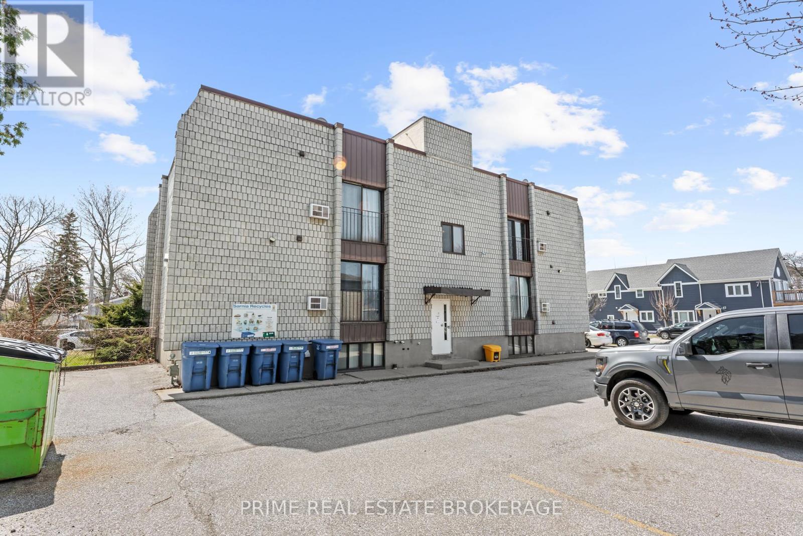 204 Michigan Avenue, Point Edward, Ontario  N7V 1E8 - Photo 7 - X12380696