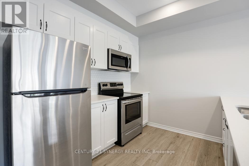 816 Mikinak Road S, Ottawa, Ontario  K1K 5A5 - Photo 13 - X12380608