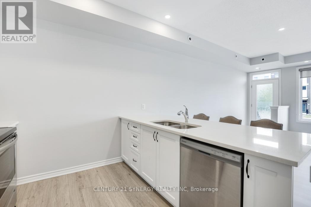 816 Mikinak Road S, Ottawa, Ontario  K1K 5A5 - Photo 14 - X12380608