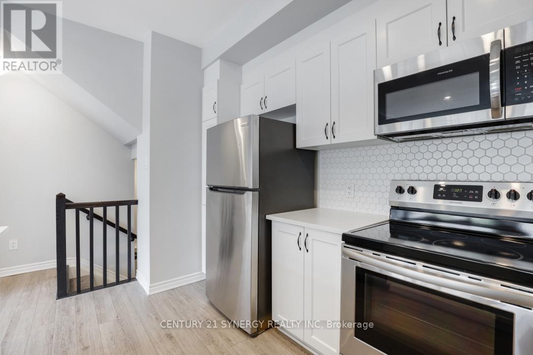 816 Mikinak Road S, Ottawa, Ontario  K1K 5A5 - Photo 16 - X12380608