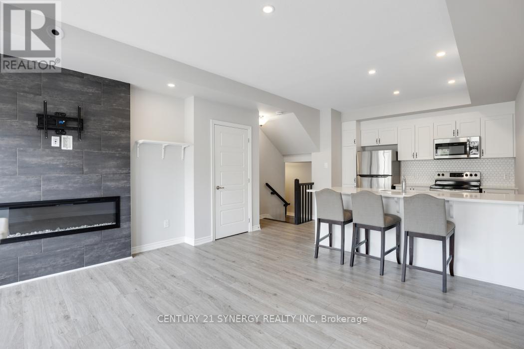 816 Mikinak Road S, Ottawa, Ontario  K1K 5A5 - Photo 5 - X12380608