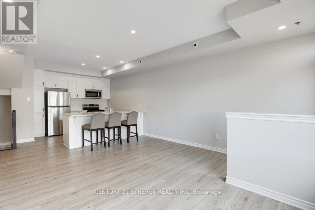 816 Mikinak Road S, Ottawa, Ontario  K1K 5A5 - Photo 8 - X12380608