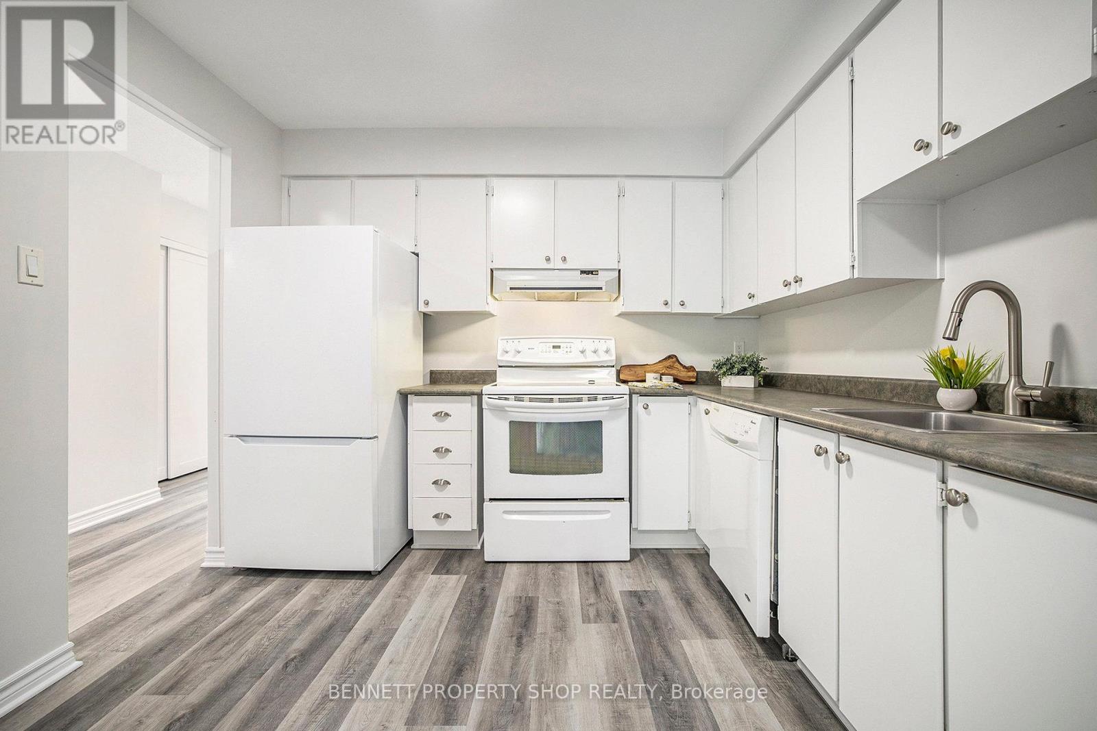 43 Clarkson Crescent, Ottawa, Ontario  K2L 3C9 - Photo 10 - X12380631