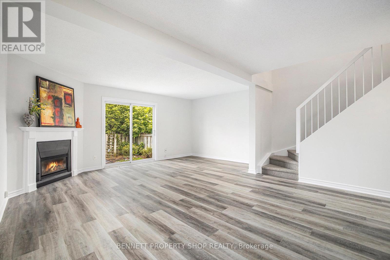 43 Clarkson Crescent, Ottawa, Ontario  K2L 3C9 - Photo 4 - X12380631