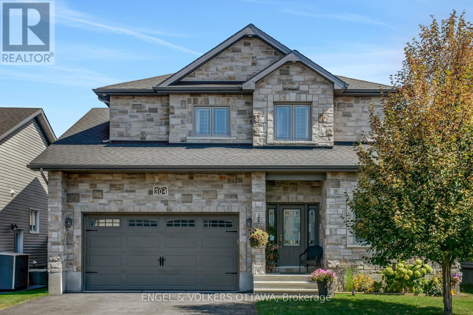 304 COLMAR STREET, Russell, Ontario