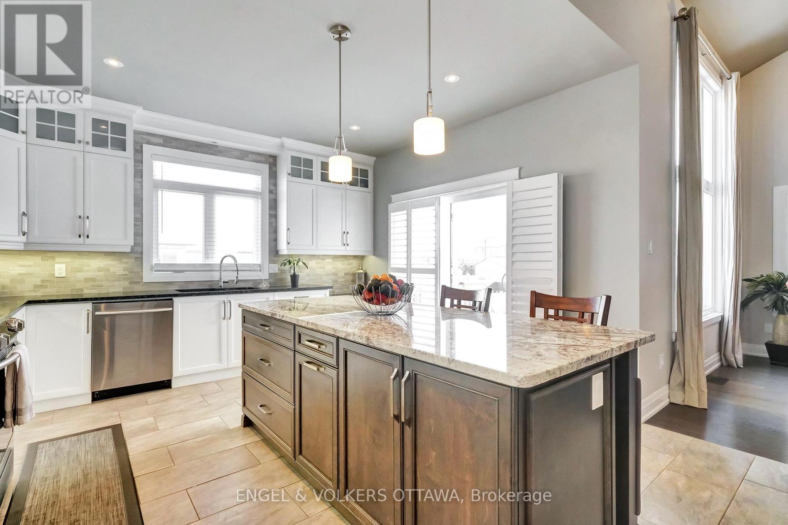 304 Colmar Street, Russell, Ontario  K0A 1W0 - Photo 14 - X12380644