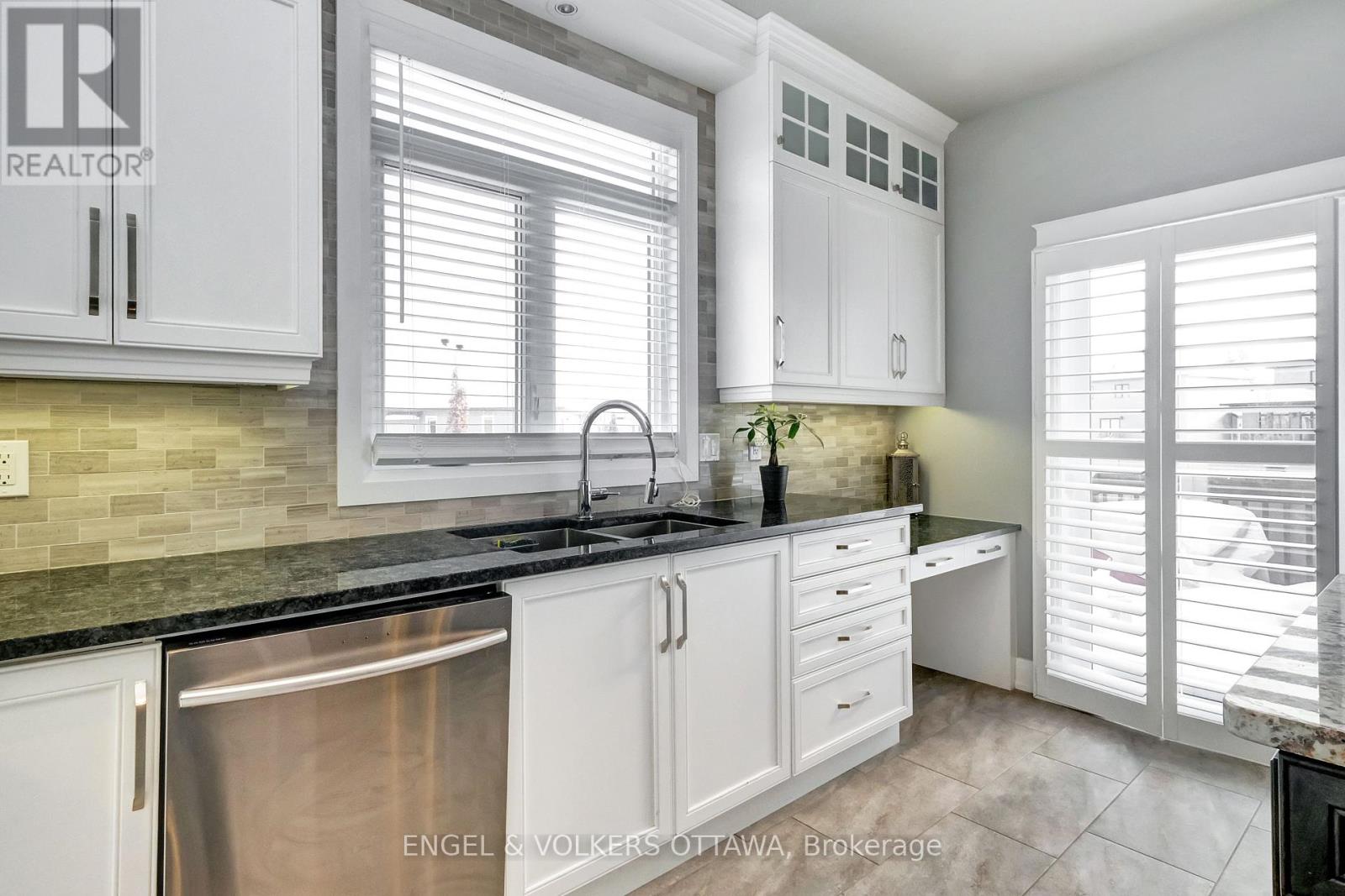 304 Colmar Street, Russell, Ontario  K0A 1W0 - Photo 15 - X12380644