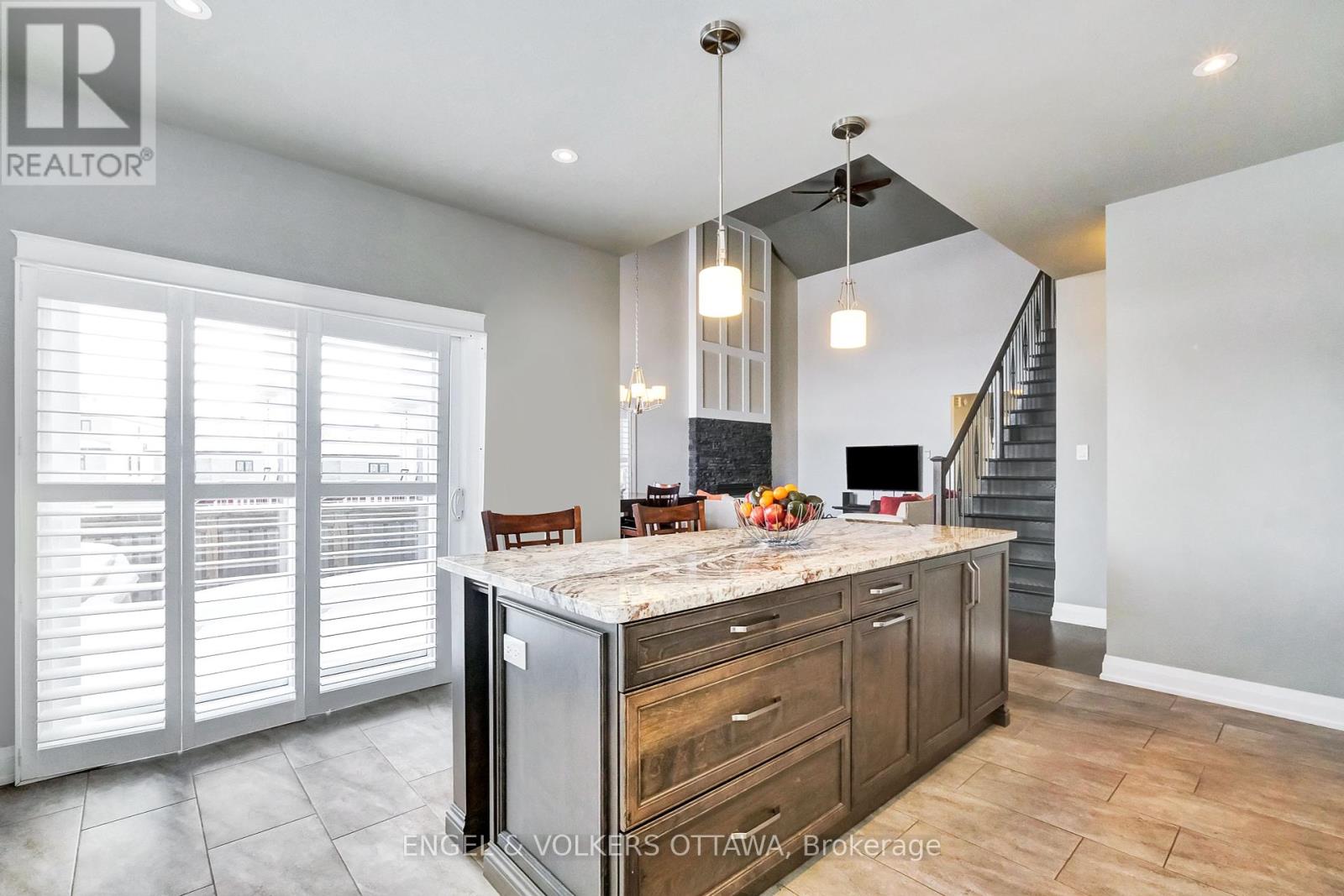 304 Colmar Street, Russell, Ontario  K0A 1W0 - Photo 16 - X12380644