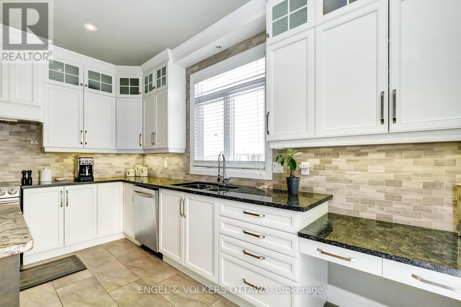 304 Colmar Street, Russell, Ontario  K0A 1W0 - Photo 18 - X12380644