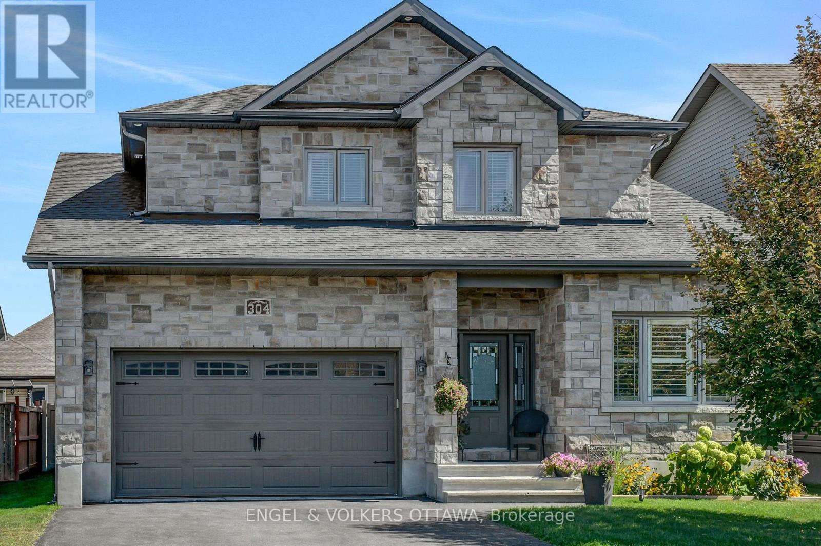 304 Colmar Street, Russell, Ontario  K0A 1W0 - Photo 2 - X12380644