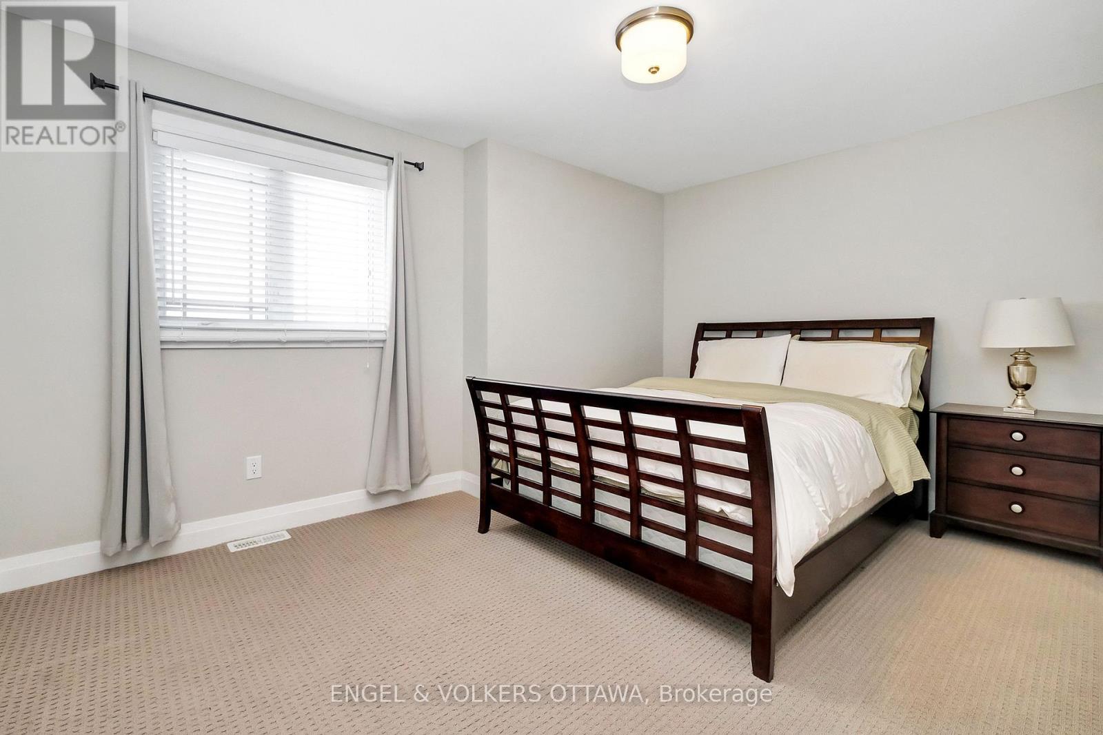 304 Colmar Street, Russell, Ontario  K0A 1W0 - Photo 27 - X12380644