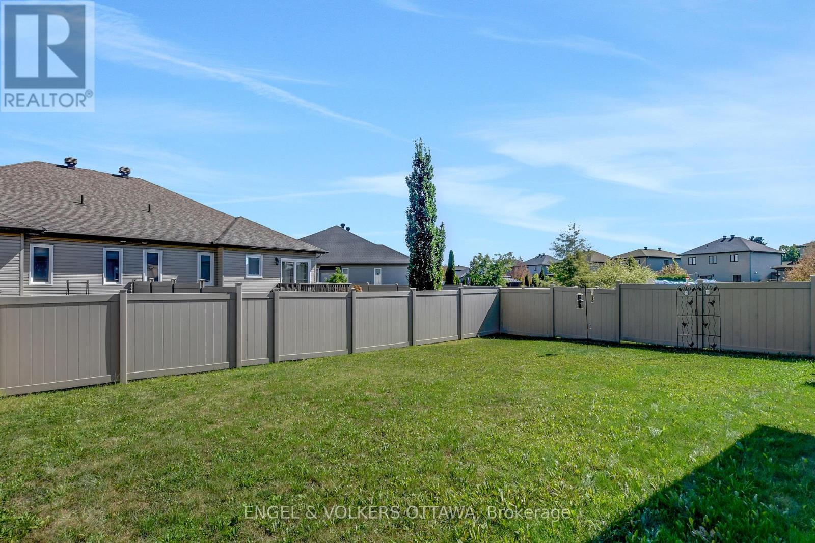 304 Colmar Street, Russell, Ontario  K0A 1W0 - Photo 35 - X12380644