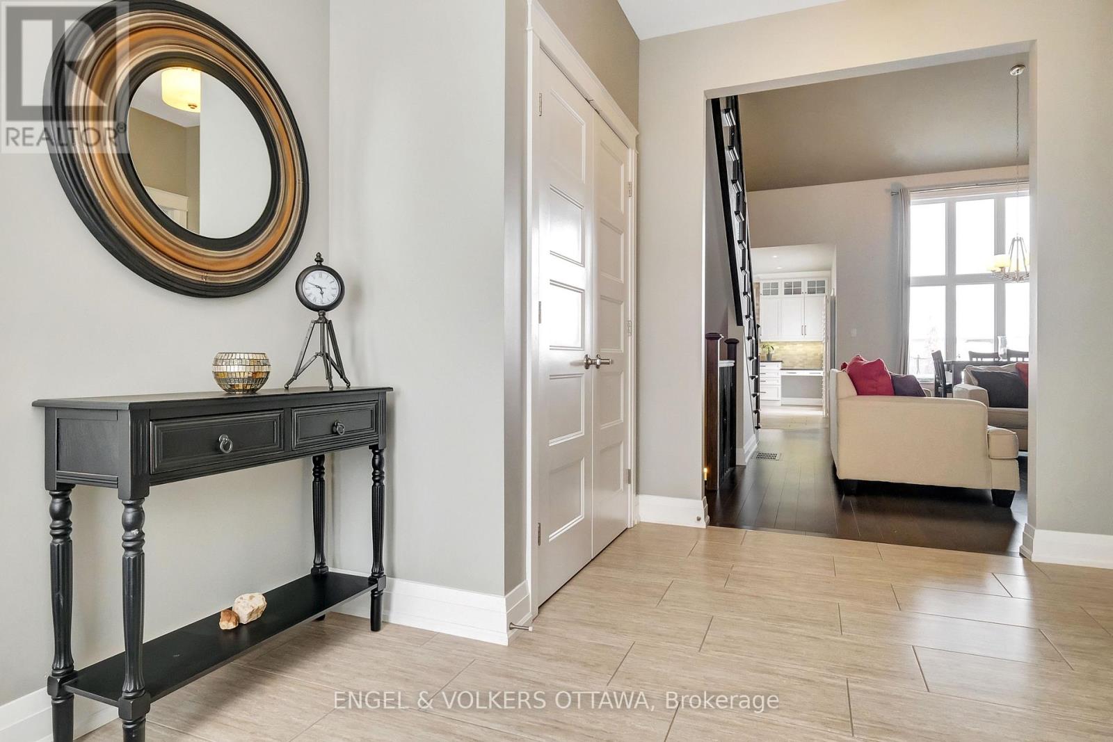 304 Colmar Street, Russell, Ontario  K0A 1W0 - Photo 4 - X12380644