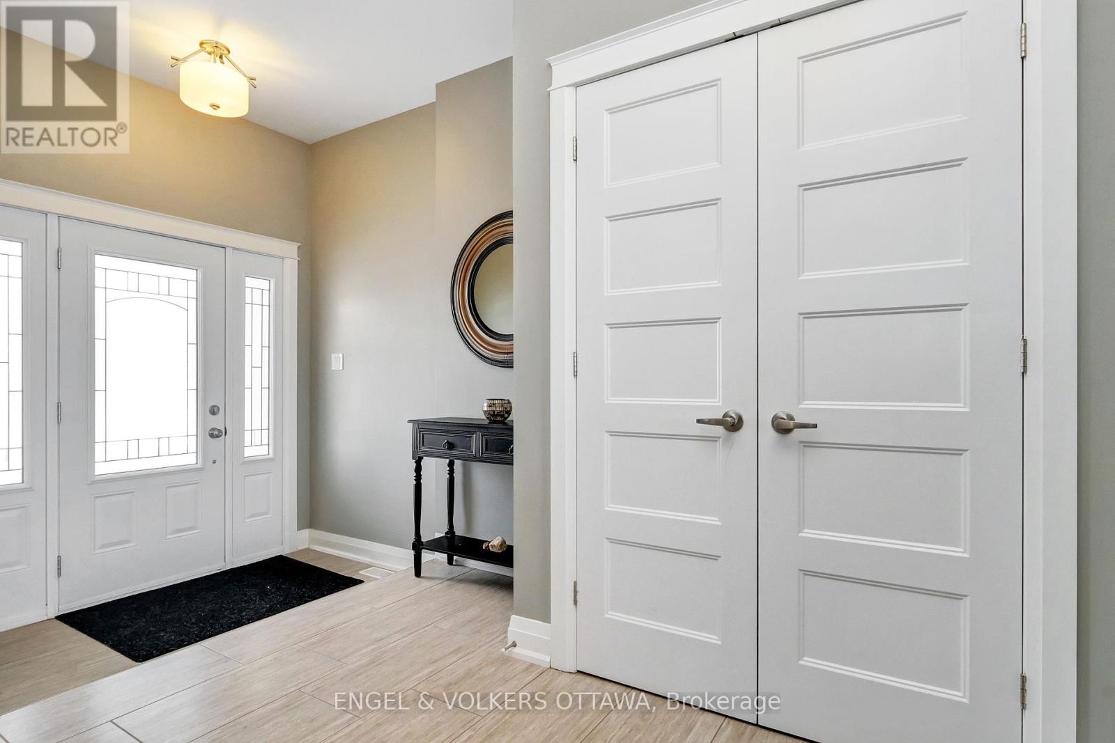 304 Colmar Street, Russell, Ontario  K0A 1W0 - Photo 5 - X12380644