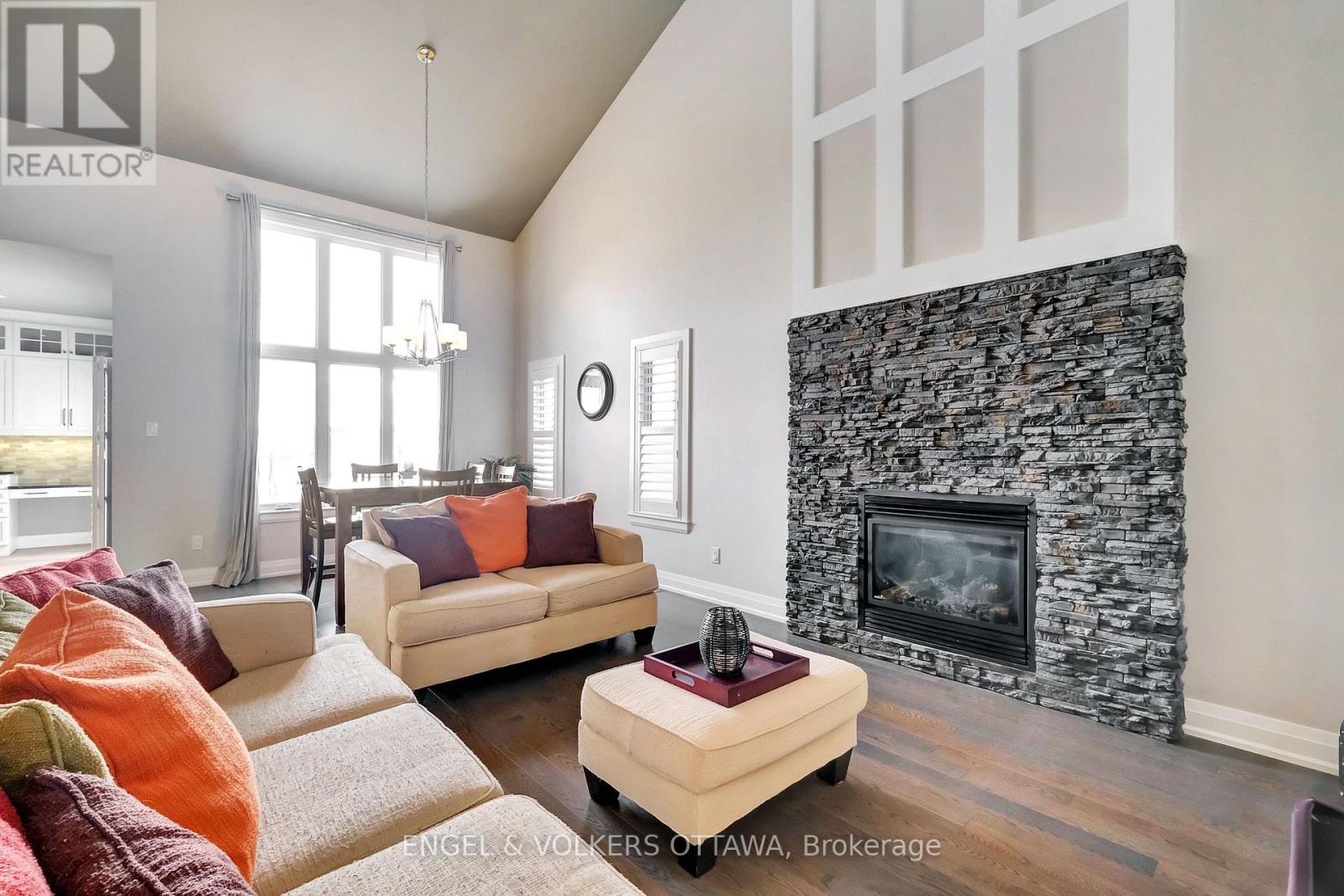 304 Colmar Street, Russell, Ontario  K0A 1W0 - Photo 8 - X12380644