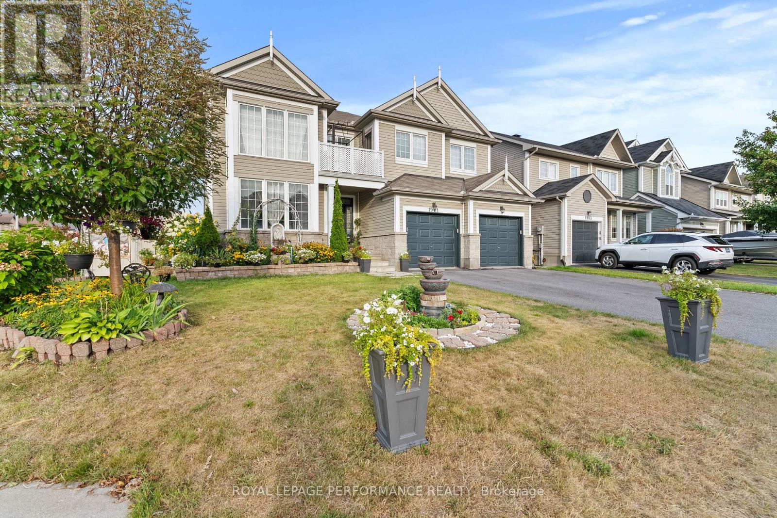 1901 PENNYROYAL CRESCENT, Ottawa, Ontario