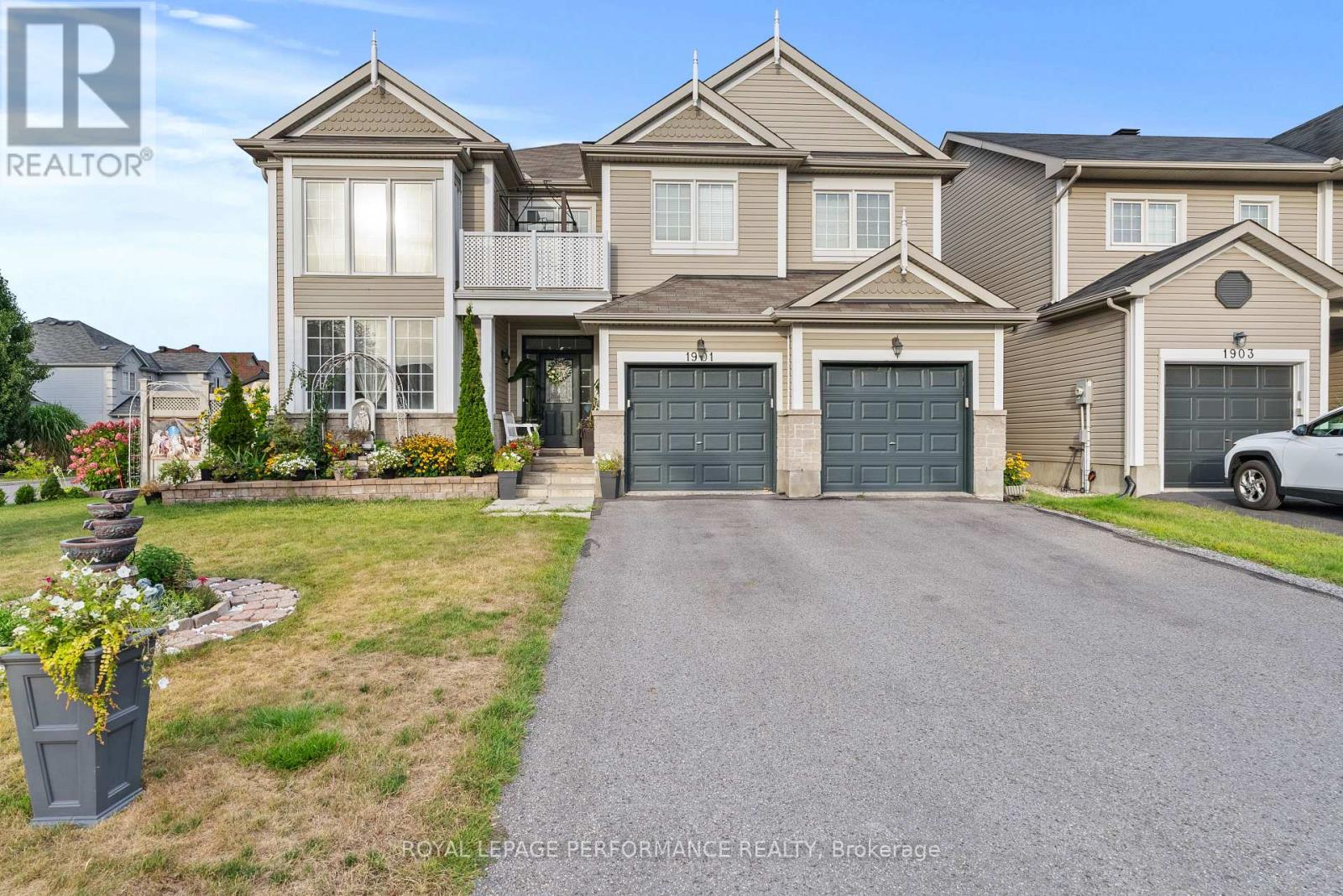 1901 Pennyroyal Crescent, Ottawa, Ontario  K4A 0P3 - Photo 2 - X12380681