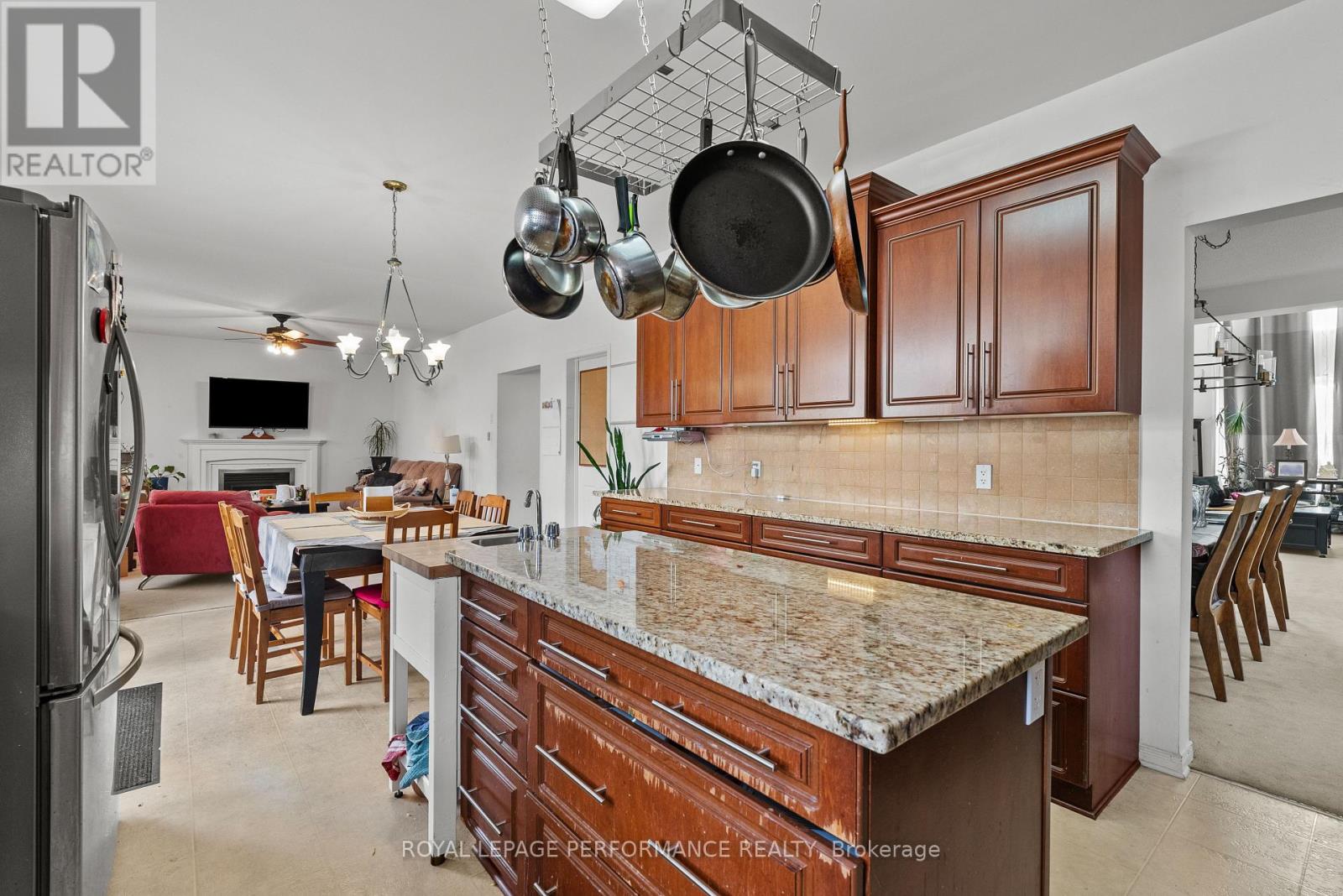 1901 Pennyroyal Crescent, Ottawa, Ontario  K4A 0P3 - Photo 8 - X12380681