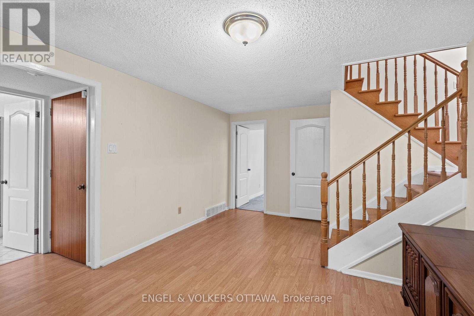 3348 Kodiak Street, Ottawa, Ontario  K1V 7S8 - Photo 31 - X12380686