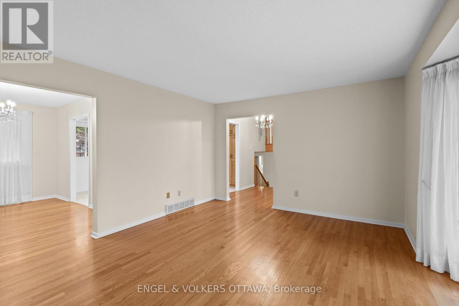 3348 Kodiak Street, Ottawa, Ontario  K1V 7S8 - Photo 9 - X12380686
