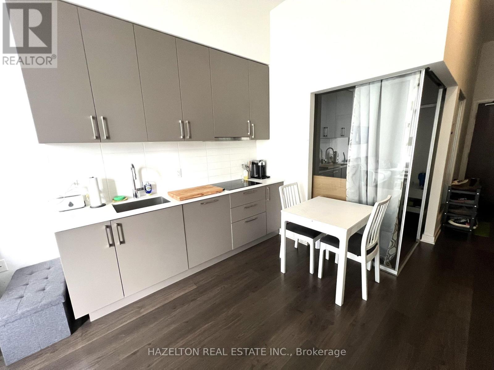 212w - 27 Bathurst Street, Toronto (Waterfront Communities), Ontario  M5V 2P1 - Photo 13 - C12380332