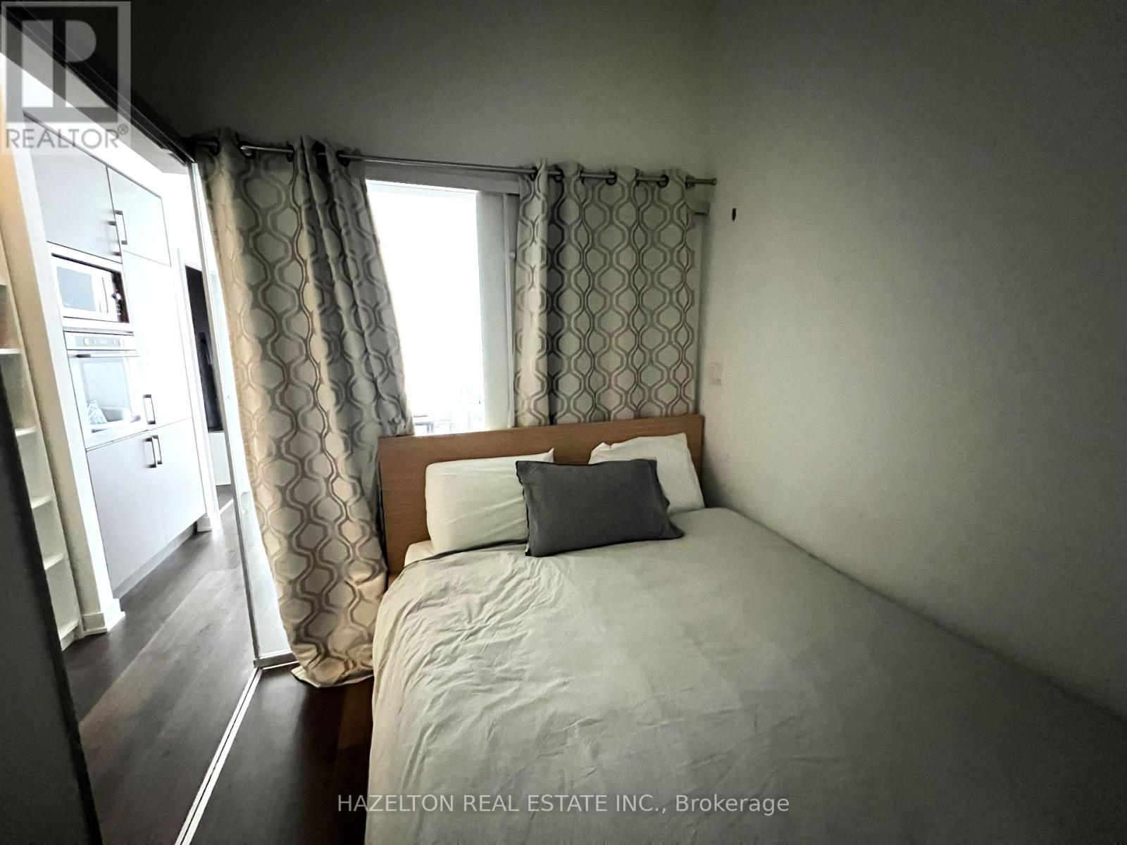 212w - 27 Bathurst Street, Toronto (Waterfront Communities), Ontario  M5V 2P1 - Photo 14 - C12380332
