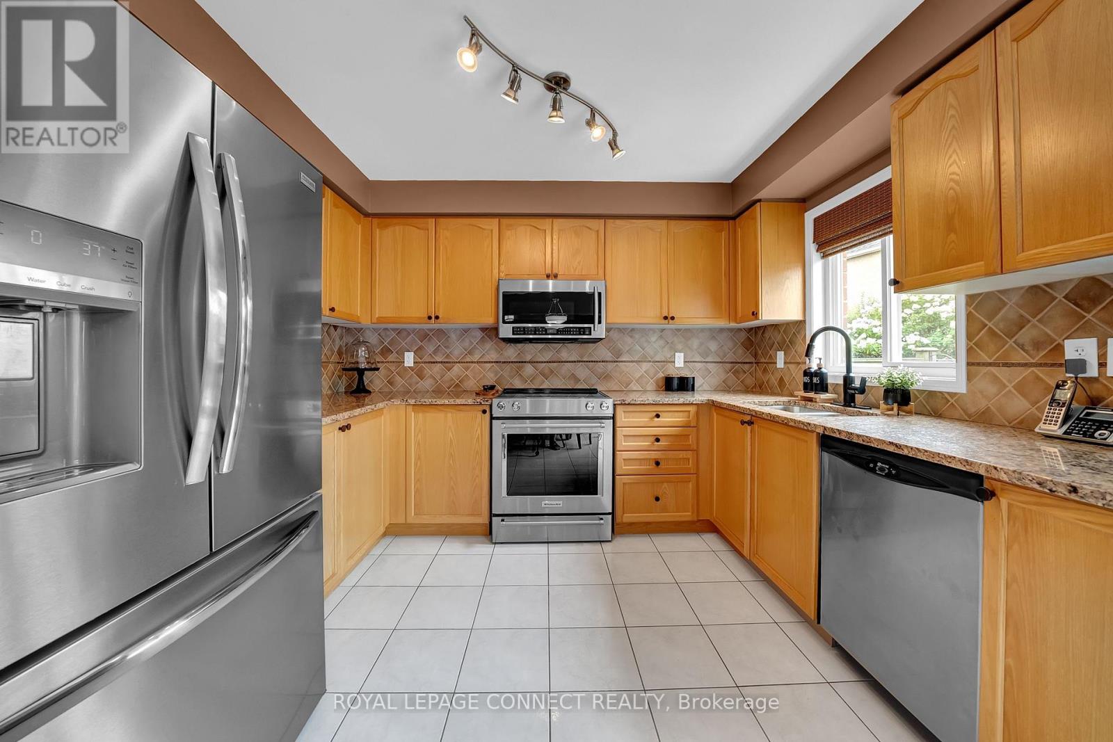 4 Middlecote Drive, Ajax (Northeast Ajax), Ontario  L1T 0A9 - Photo 15 - E12380443