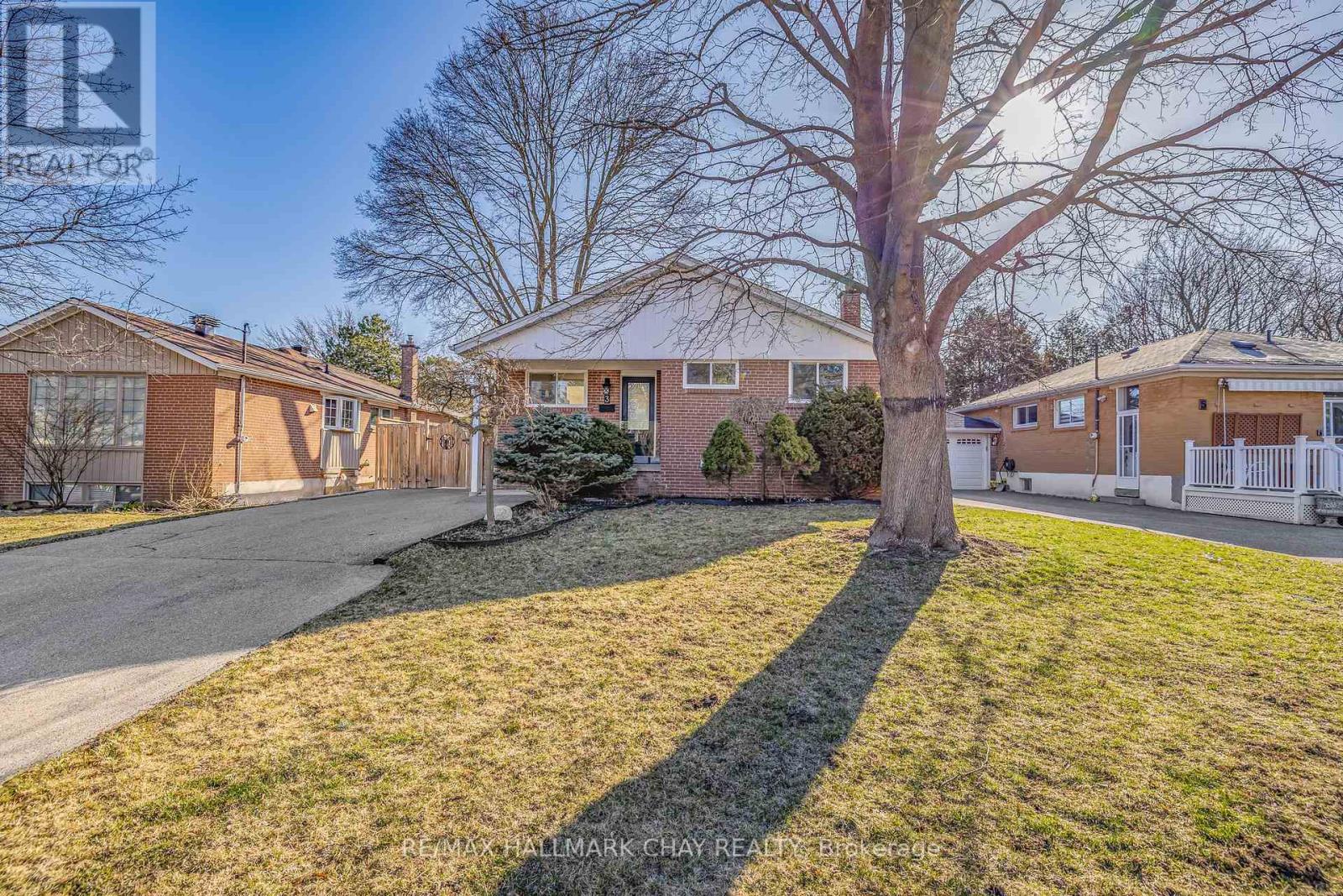 3 DAVIDSON ROAD, Aurora, Ontario