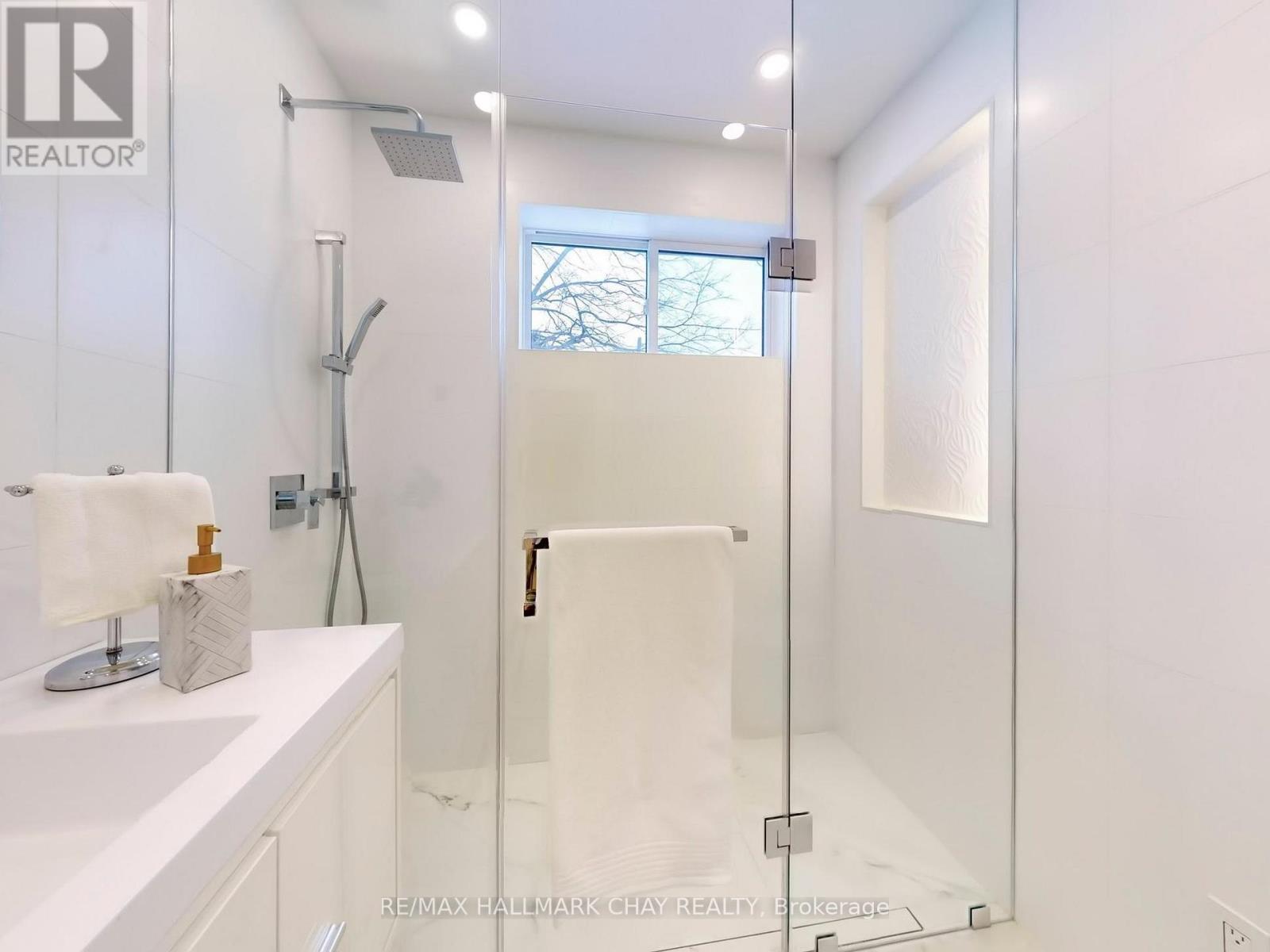 3 Davidson Road, Aurora (Aurora Highlands), Ontario  L4G 2A9 - Photo 13 - N12380328