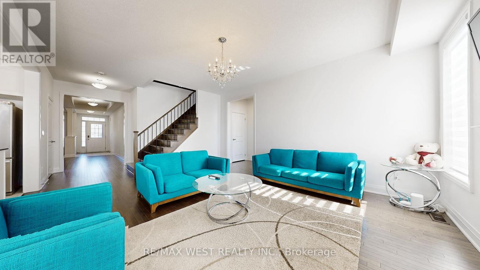 63 Marlene Johnston Drive, East Gwillimbury, Ontario  L9N 0W8 - Photo 13 - N12380451