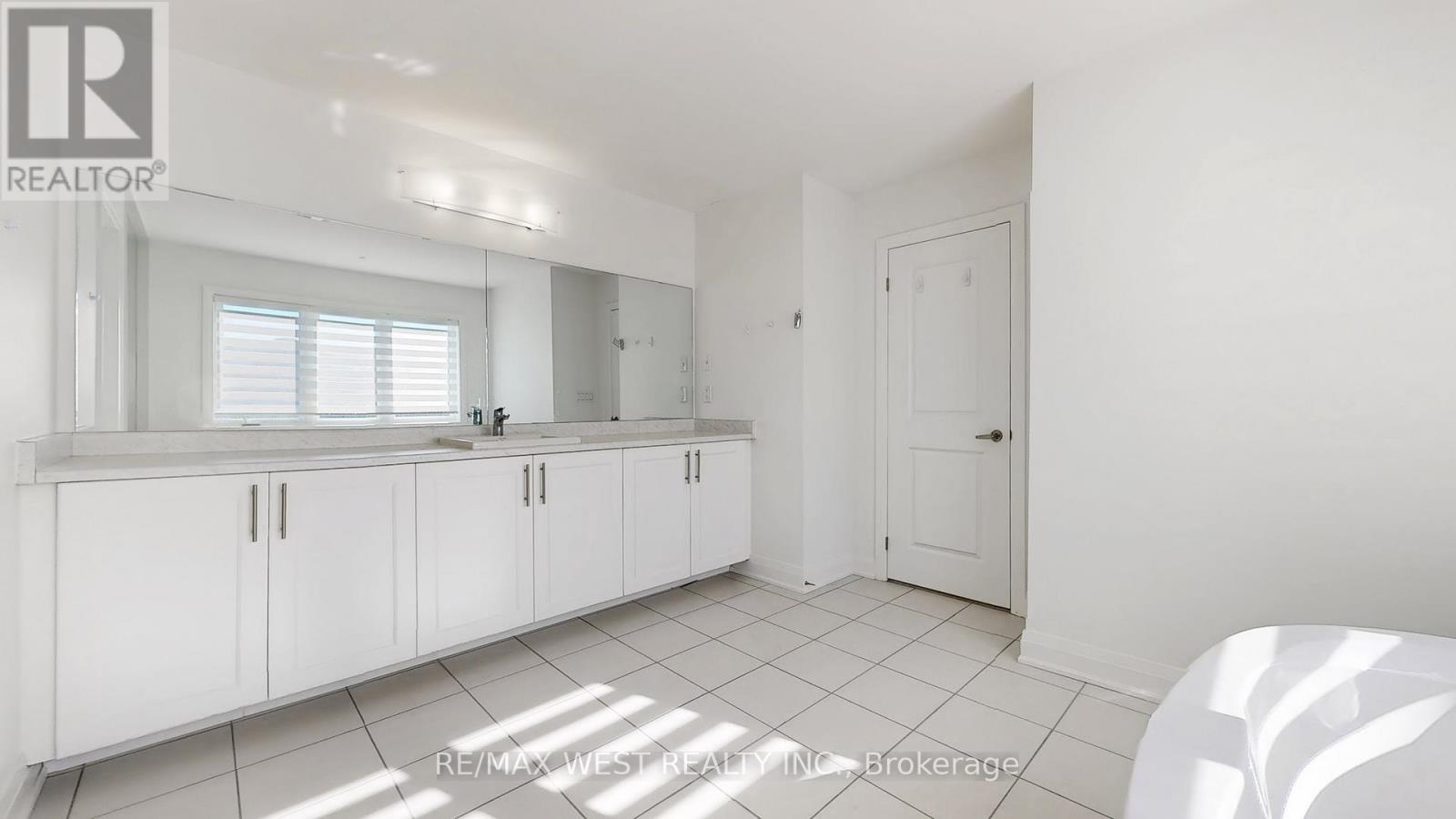 63 Marlene Johnston Drive, East Gwillimbury, Ontario  L9N 0W8 - Photo 19 - N12380451