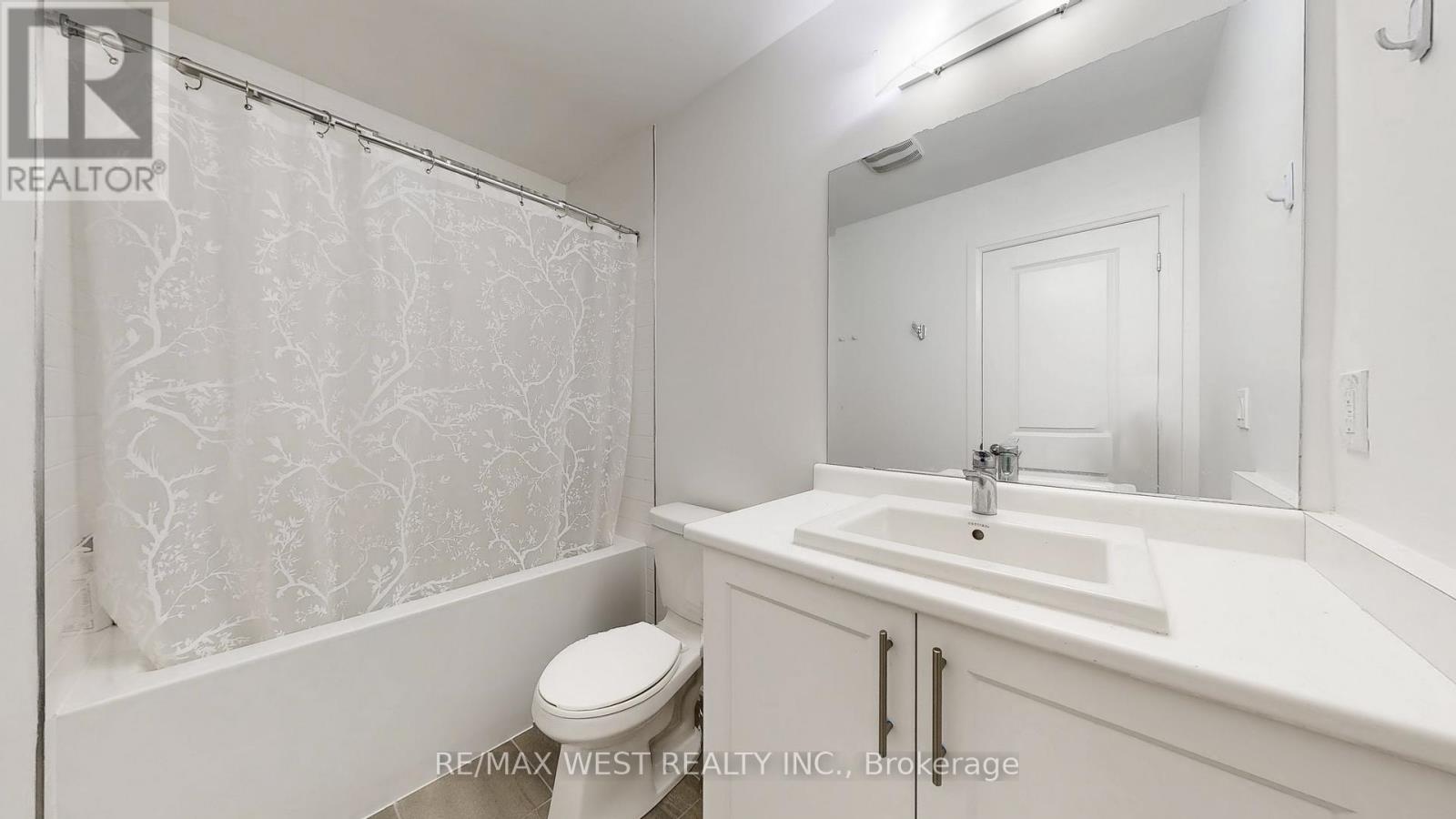 63 Marlene Johnston Drive, East Gwillimbury, Ontario  L9N 0W8 - Photo 22 - N12380451