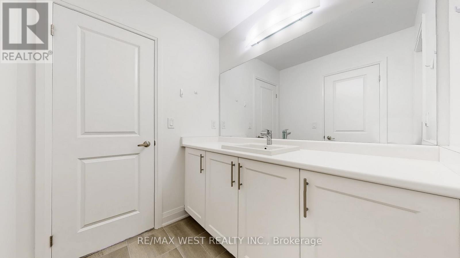 63 Marlene Johnston Drive, East Gwillimbury, Ontario  L9N 0W8 - Photo 24 - N12380451
