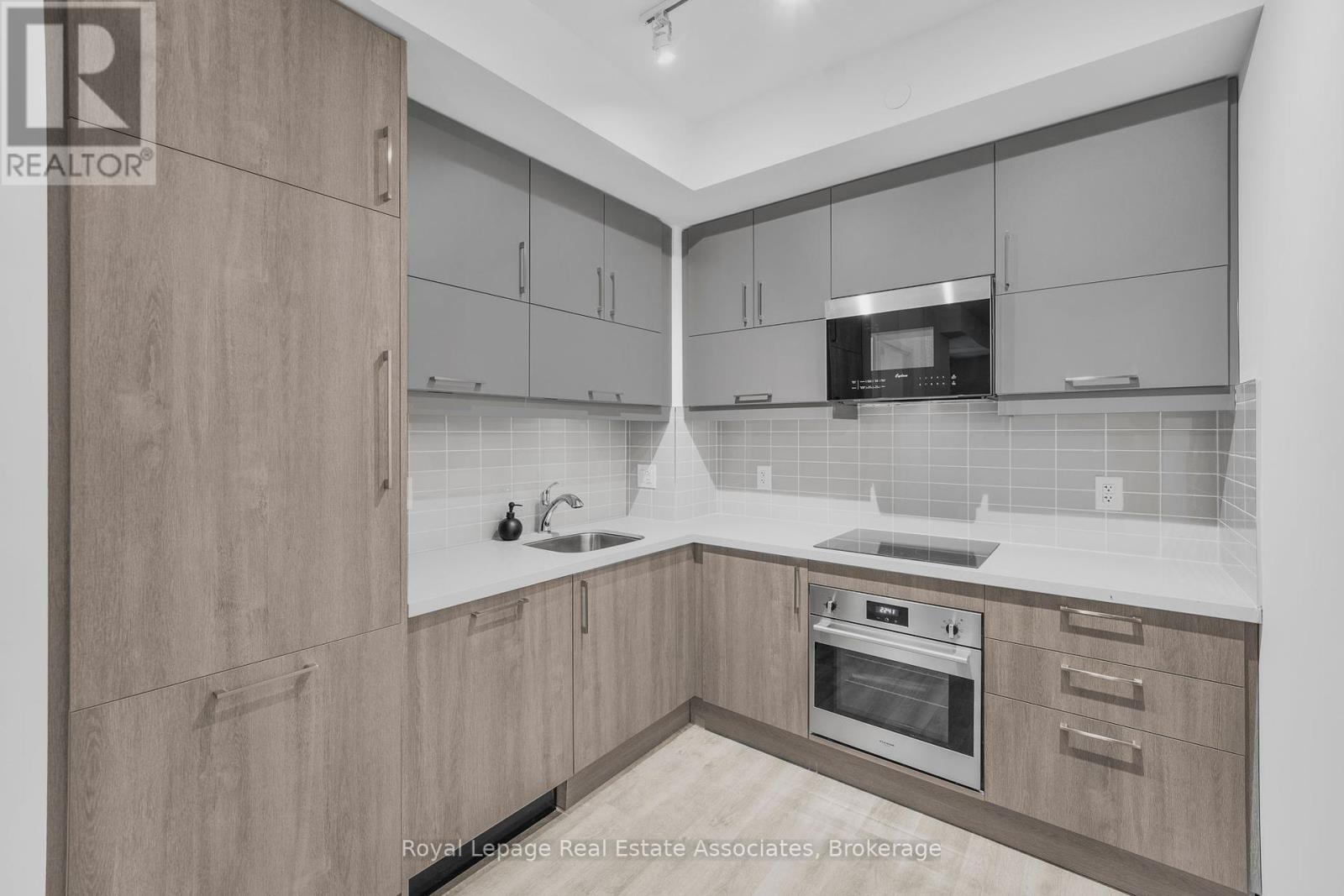 738 - 8119 Birchmount Road, Markham, Ontario  L6G 0H5 - Photo 1 - N12380488