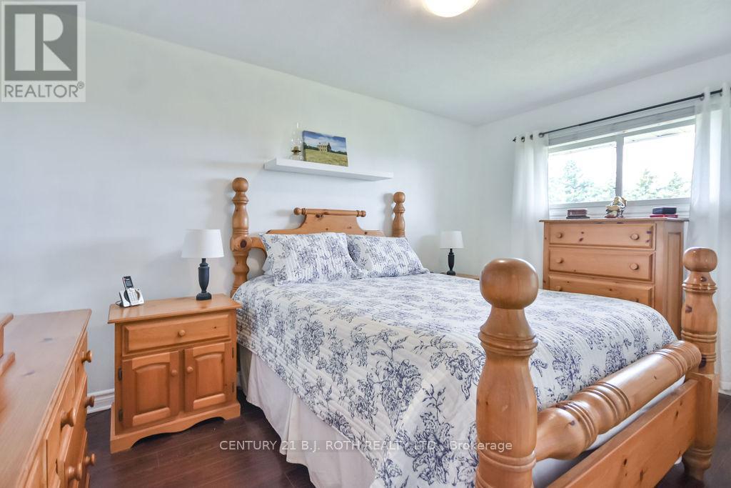 1452 County Rd 92 Road, Springwater, Ontario  L0L 1P0 - Photo 15 - S12380537